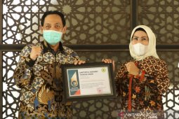 Kontribusi Tatu terhadap pendidikan diapresiasi melalui Untirta Award