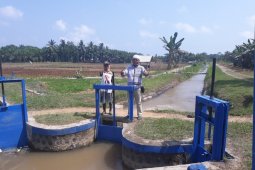 Kelompok tani di Mukomuko terima dana bangun pintu air