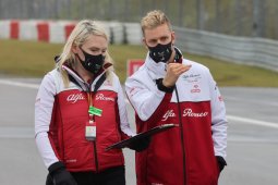 Grand Prix Abu Dhabi kesempatan terakhir debut latihan Schumacher di F1