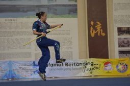 Josh  Tiesto  dan Allysa Amelia  kawinkan emas nomor Nan Gun Kejuaraan Wushu Virtual