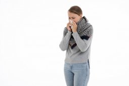 Hidung tersumbat  dan pilek tak selalu  pertanda COVID-19