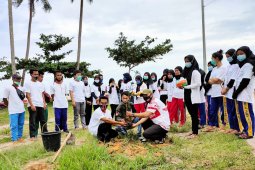 Kelompok pemuda "Recycling Generation" Babel pelopori pembuatan batu bata dari sampah