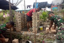 Aksi personel Satgas TMMD Kodim 0210 TU ringankan beban warga Sihastoruan di akhir pekan