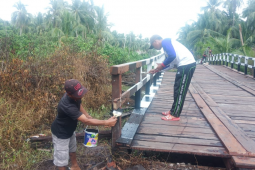 Jembatan Handil Samsu terlihat baru setelah dicat
