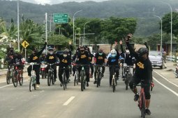 Gubernur Jatim gowes di Pacitan sambil sosialisasi pencegahan COVID-19