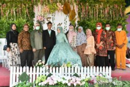 Gubernur Babel dan Istri hadiri resepsi pernikahan warga Pulau Lepar