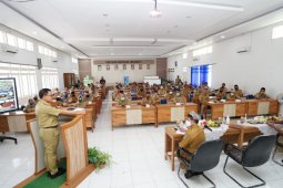 Bupati Anas motivasi tenaga pendidikan terus berinovasi selama pembelajaran daring
