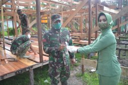 Ketua Persit KCK Cab XLI Dim 1015/Spt  bagikan masker