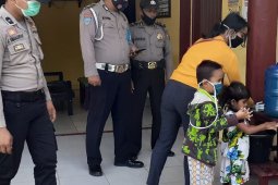 Polres Tapteng edukasi personel dan masyarakat untuk terapkan 3 M