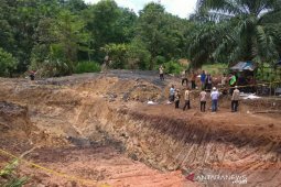 Polisi tetapkan tiga tersangka tewasnya 11 pekerja tambang