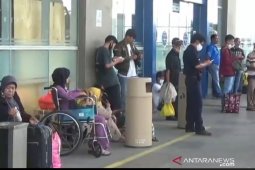 Pekerja di Jakarta cuti lebih awal untuk pulang kampung