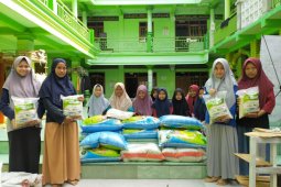 ACT Madiun salurkan bantuan beras ke pesantren