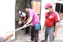 Bupati Klungkung lakukan "bedah rumah" warganya dengan dana pribadi