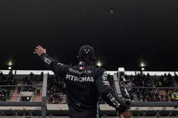 Hamilton lewati rekor Schumacher dengan kemenangan ke-92 di Formula 1