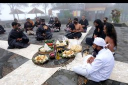 Ritual sesaji Pisungsung Gunung