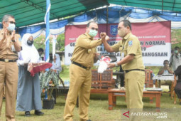 Gubernur Babel beri bantuan mobil praktik untuk SMKN 1 Simpang Katis