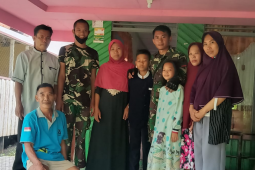 Pasca TMMD anggota Kodim 1015/Spt berpamitan dengan warga