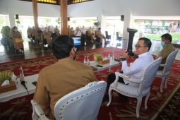 Bupati Azwar Anas motivasi pejabat penyusun program di Banyuwangi