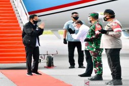 Bagikan 71 sertifikat tanah, selama 15 menit Jokowi sambangi masyarakat Humbahas di Stadion Simangaronsang