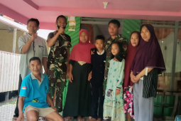 Keluarga asuh minta hal ini kepada anggota TNi ketika meninggalkan lokasi TMMD