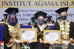 IAI Tazkia Bogor gelar wisuda ke-16, para peserta kenakan APD