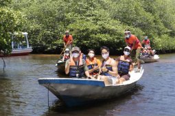 Peserta "We Love Bali" nikmati wisata Nusa Penida-Lembongan