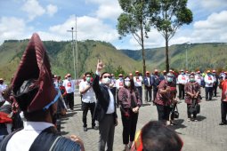 Peduli COVID-19 PSBI beri bantuan alkes dan sembako di Samosir