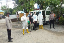 Kapolsek Berangas kawal pemindahan pasien COVID-19