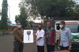 CV Restu Ibu bantu minibus untuk angkutan siswa Riam Adungan