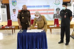Pemkab Kediri hibahkan tanah untuk Kejari