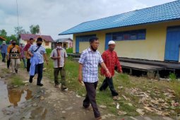 Warga Batola khawatirkan tiang listrik condong timbulkan bahaya