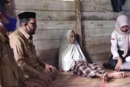 Fatimah, terpaksa tinggal di rumah tidak layak huni di usia senja