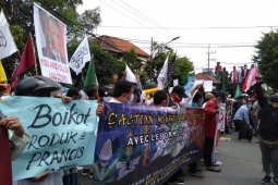 Ratusan umat Islam aksi bela Nabi Muhammad di Surabaya