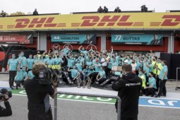 Mercedes merayakan titel ketujuh dengan bersulang secara virtual