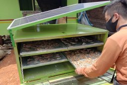Banjarmasin Polytechnic invents fish drying machine for fishermen