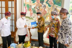 PLN Jatim beri penghargaan Bupati Banyuwangi