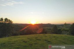 Diapit sunset dan sunrise, keindahan alam yang dimiliki Kampung Kamal