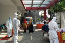 7.407 guru SD dan SMP di Surabaya jalani swab
