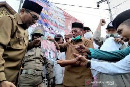 Pimpinan DPRK Aceh Barat dan maasa bakar foto Presiden Perancis