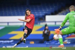 Solksjaer perpanjang masa kerja Edinson Cavani di United