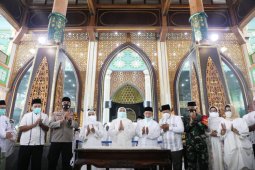 Gubernur Khofifah dan Ning Ita resmikan masjid tertua di Mojokerto