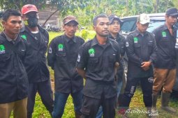 Dulu pemburu harimau, kini bersahabat dengan gajah