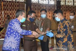 Bupati serahkan 1.332 sertifikat tanah kepada masyarakat