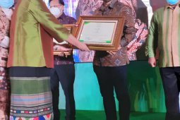PT BIB Tanah Bumbu terima penghargaan bidang CSR