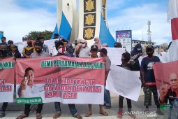 Massa Cinta NKRI unjuk rasa tolak kehadiran KAMI