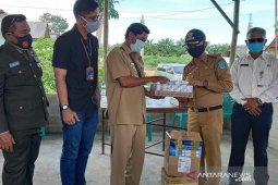 PT Timah Salurkan Bantuan Susu dan Vitamin ke Dusun Bedukang