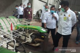 Mentan mendorong industri alsintan perbesar komponen dalam negeri