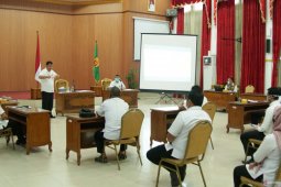 Pjs wali kota berikan arahan camat dan lurah