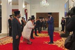 Kemarin, anugerah tanda kehormatan hingga konvensi capres NasDem