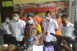 Polisi tangkap WNA Australia karena "home industri" berbahan sabu (video)